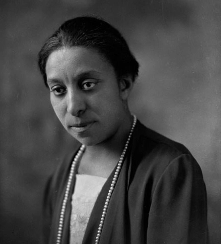 This image is a placeholder. Drag a new media file here to replace it. DeanLucySloweAC0618.004.0000320crop